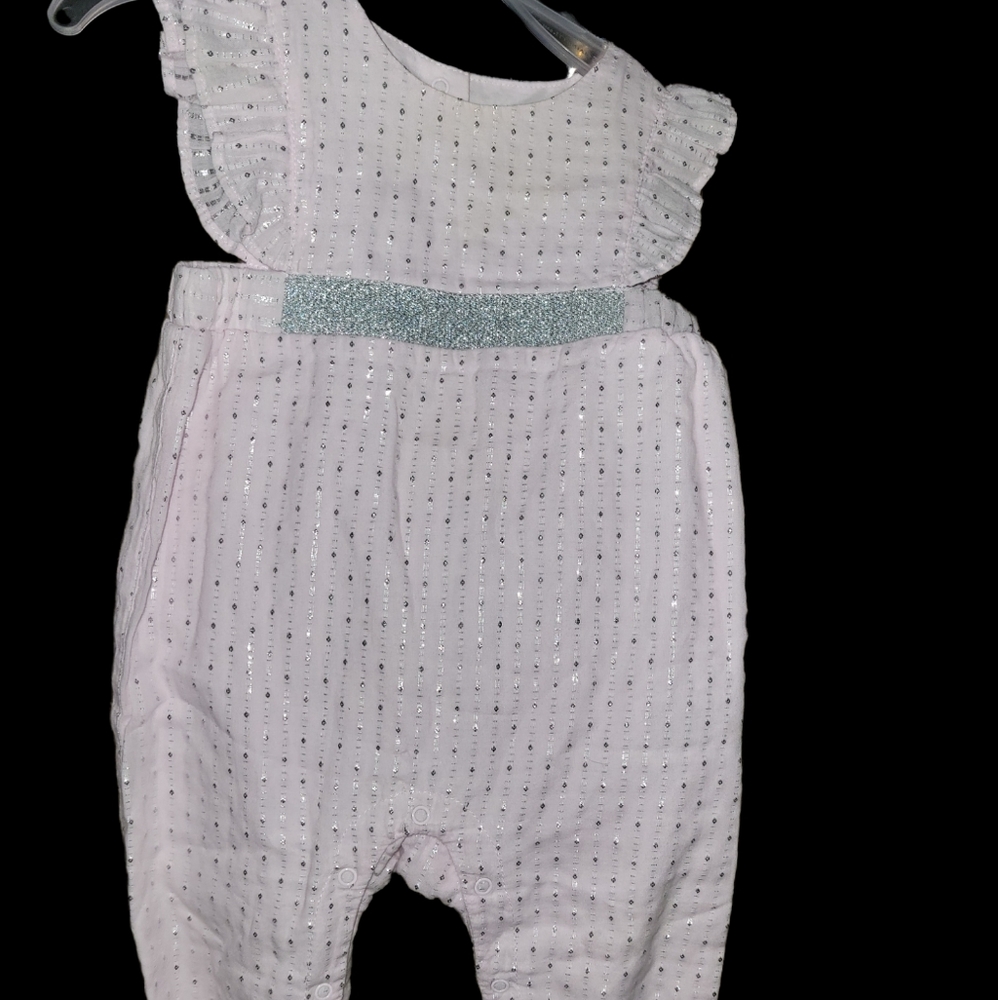 Cat And Jack romper 6/9m